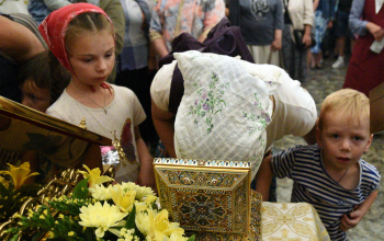 Ковчег с мощами преподобного Сергия Радонежского и икона святого в Борисовской епархии