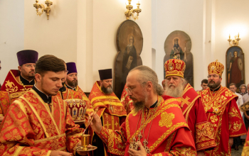 Богослужение в кафедральном соборе накануне Дня памяти священномученика Вениамина