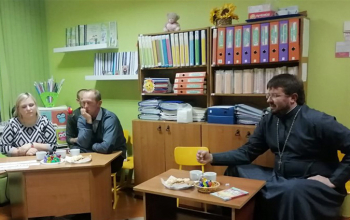 Протоиерей Павел Яцукович принял участие в заседании семейного клуба «Подсолнух» в СШ №24 