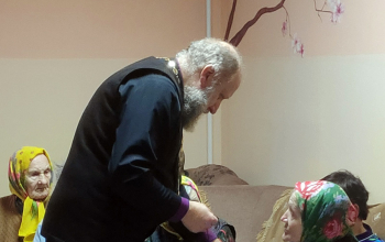 Священник посетил больницы сестринского ухода