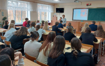 Специалисты Борисовского роддома и священник встретились с учащимися Борисовского лицея