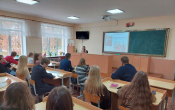 Специалисты Борисовского роддома и священник встретились с учащимися Борисовского лицея