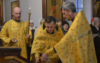 В храм Рождества Христова  доставлен ковчег с частицей мощей и икона святой Матроны Московской