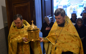 В храм Рождества Христова  доставлен ковчег с частицей мощей и икона святой Матроны Московской