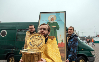 В кафедральный собор Воскресения Христова прибыли ковчег с частицей мощей и икона святой блаженной Матроны Московской