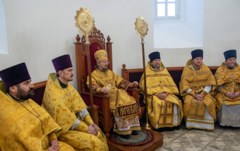 Митрополит Вениамин возглавил Божественную литургию в кафедральном соборе Воскресения Христова 