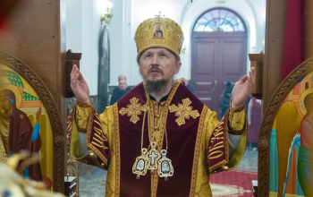 Митрополит Вениамин возглавил Божественную литургию в кафедральном соборе Воскресения Христова 