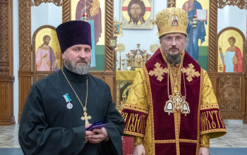 Митрополит Вениамин возглавил Божественную литургию в кафедральном соборе Воскресения Христова 