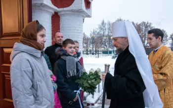 Митрополит Вениамин возглавил Божественную литургию в кафедральном соборе Воскресения Христова 