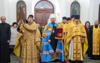 Митрополит Вениамин возглавил Божественную литургию в кафедральном соборе Воскресения Христова 