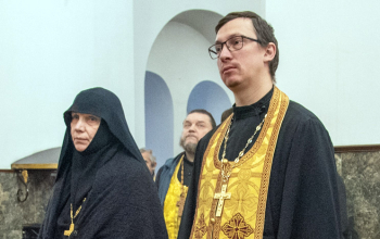 Митрополит Вениамин возглавил Божественную литургию в кафедральном соборе Воскресения Христова 