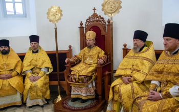 Митрополит Вениамин возглавил Божественную литургию в кафедральном соборе Воскресения Христова 