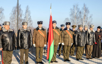 Церемония возложения цветов к памятнику танкового экипажа Павла Рака