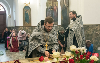 Вынос плащаницы в кафедральном соборе Воскресения Христова