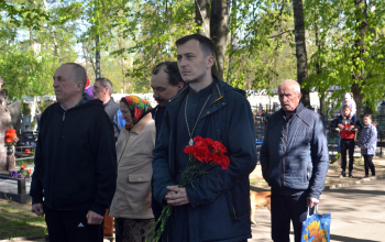 Возложения цветов в честь Дня Победы