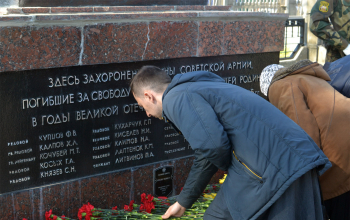 Возложения цветов в честь Дня Победы