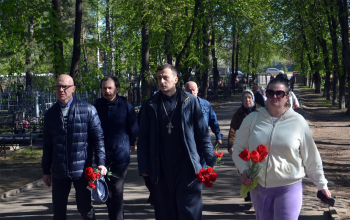 Возложения цветов в честь Дня Победы