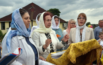 Закладка капсулы в основание строящегося Петропавловского храма д. Неманица