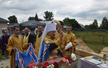 Закладка капсулы в основание строящегося Петропавловского храма д. Неманица