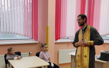 Клирики кафедрального собора в детском отделение Борисовской ЦРБ