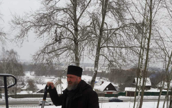 Троицкий приход и учащиеся СШ №16 приняли участие в мероприятии по уборке территории на «Батареях»