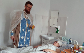 Иерей Антоний Семилет в Борисовском родильном доме