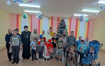 Поздравление с праздником Рождества Христова  детей в ЦКРОиР  и детском отделении ЦРБ