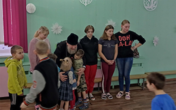 Иерей Александр Лукьянович посетил и поздравил воспитанников детского социального приюта 