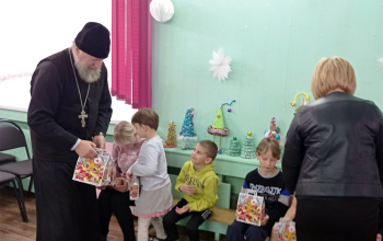 Иерей Александр Лукьянович посетил и поздравил воспитанников детского социального приюта 