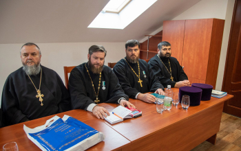 Епископ Амвросий провел первую рабочую встречу в Борисовском епархиальном управлении