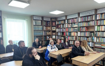 Епископ Амвросий  в библиотеке храма Рождества Христова 