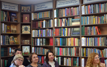 Епископ Амвросий  в библиотеке храма Рождества Христова 