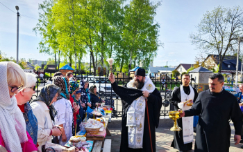Епископ Амвросий посетил приходы и освятил пасхи и приношения