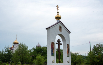 Храм–часовня святых Царственных страстотерпцев (подворье Свято-Ксениевского женского монастыря)
