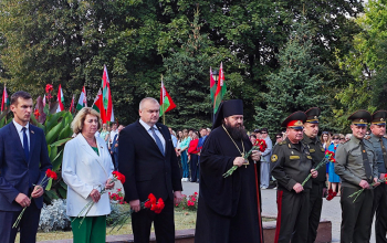 Представители духовенства Борисовской епархии возложили цветы к мемориалу «Жертвам фашизма»