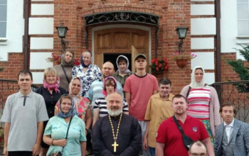 Подопечные ГУ “Территориальный центр социального обслуживания населения” посетили храм святого Архангела Михаила
