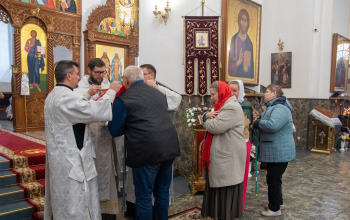 Освящение нового каменного престола в кафедральном соборе