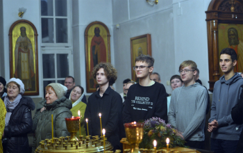 Прихожане храма Рождества Христова поздравили о. Александра с юбилеем