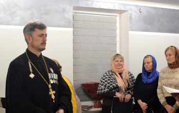 Прихожане храма Рождества Христова поздравили о. Александра с юбилеем