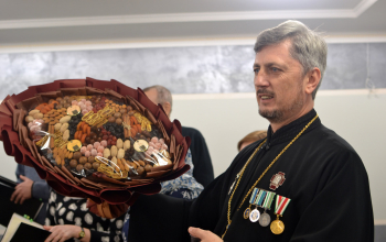 Прихожане храма Рождества Христова поздравили о. Александра с юбилеем