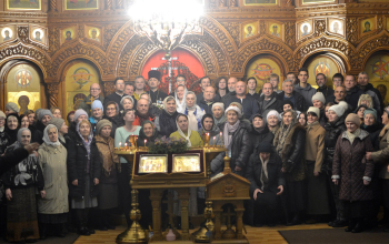 Прихожане храма Рождества Христова поздравили о. Александра с юбилеем