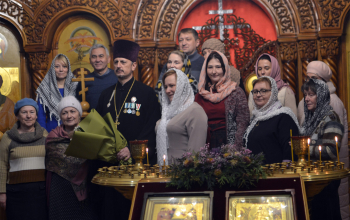 Прихожане храма Рождества Христова поздравили о. Александра с юбилеем