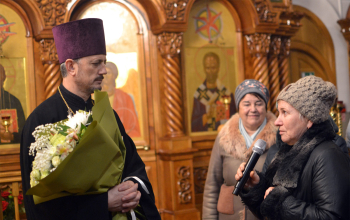 Прихожане храма Рождества Христова поздравили о. Александра с юбилеем