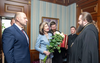 Представители исполнительной власти поздравили епископа Амвросия с Днем рождения