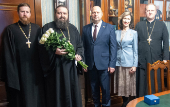 Представители исполнительной власти поздравили епископа Амвросия с Днем рождения