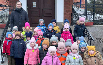Иерей Артемий Щербицкий провел экскурсию в храме Рождества Христова для воспитанников детского сада № 44