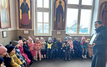 Иерей Артемий Щербицкий провел экскурсию в храме Рождества Христова для воспитанников детского сада № 44