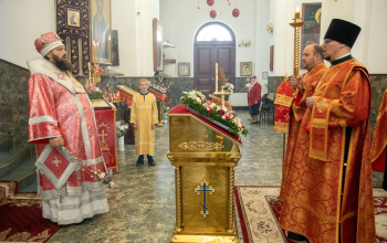 Пасхальная вечерня и утреня в кафедральном соборе в четверг Светлой седмицы