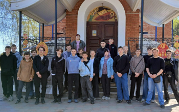 Уборка прихрамовой территории учащимися ГУО "Борисовский государственный строительный колледж"