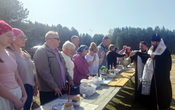 Епископ Амвросий совершил освящение принесенных пасх в приходе храма блгв. князей Бориса и Глеба